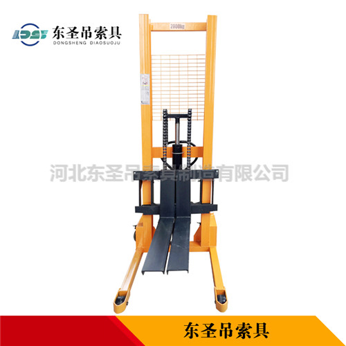 液壓堆高車使用輕巧便捷與設(shè)計(jì)方案何關(guān)系？--河北東圣吊索具制造有限公司--小型攪拌機(jī)|石材夾具|液壓堆高車|手動(dòng)叉車