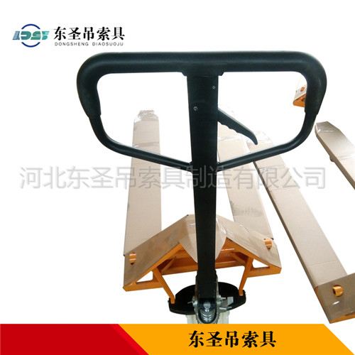 手動搬運叉車產(chǎn)品展示--河北東圣吊索具制造有限公司--手動叉車|液壓堆高車|小型攪拌機(jī)|石材夾具